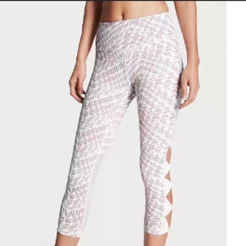 Knockout Victoria's Secret Sport Capri XS white tan bow detail